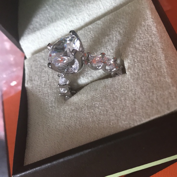 NIB Luxury Diamond  .925 sterling silver ring - Picture 2 of 4